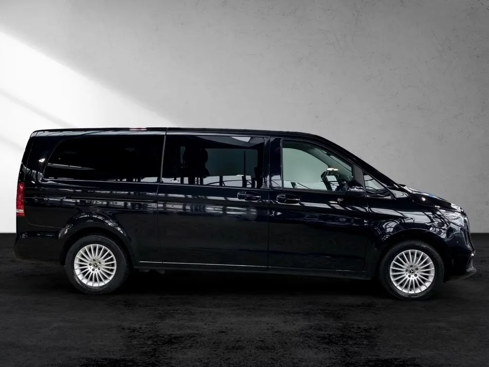 Black Mercedes-Benz V-Class, right profile